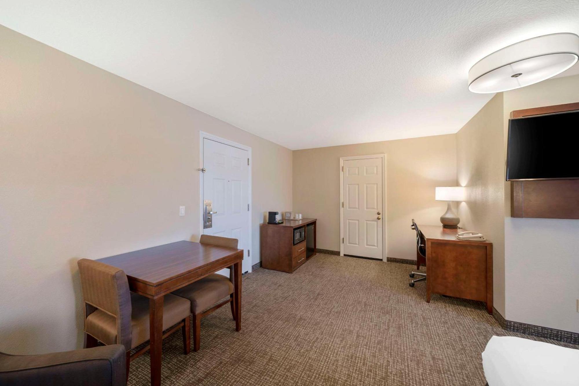 Comfort Suites Red Bluff Near I-5 Екстер'єр фото