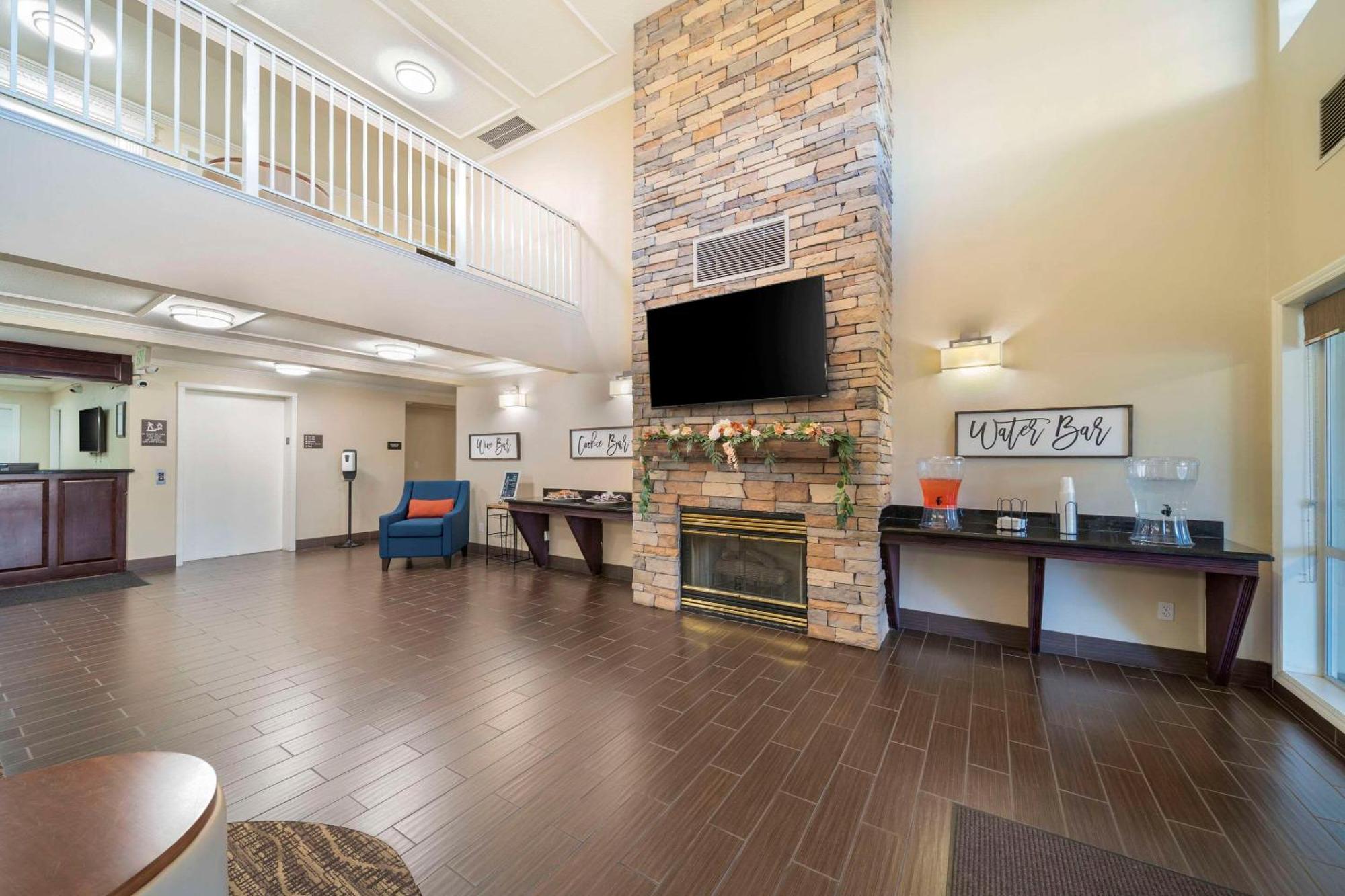 Comfort Suites Red Bluff Near I-5 Екстер'єр фото