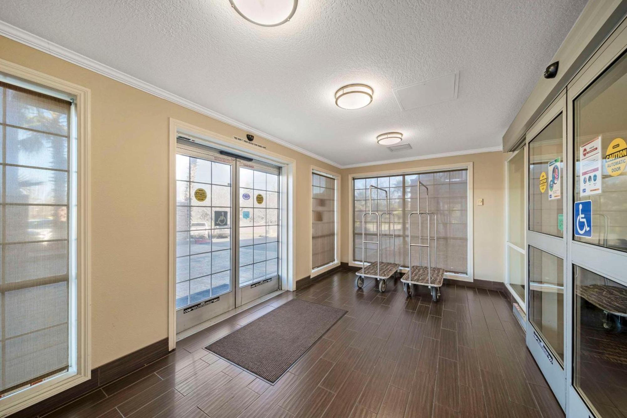 Comfort Suites Red Bluff Near I-5 Екстер'єр фото